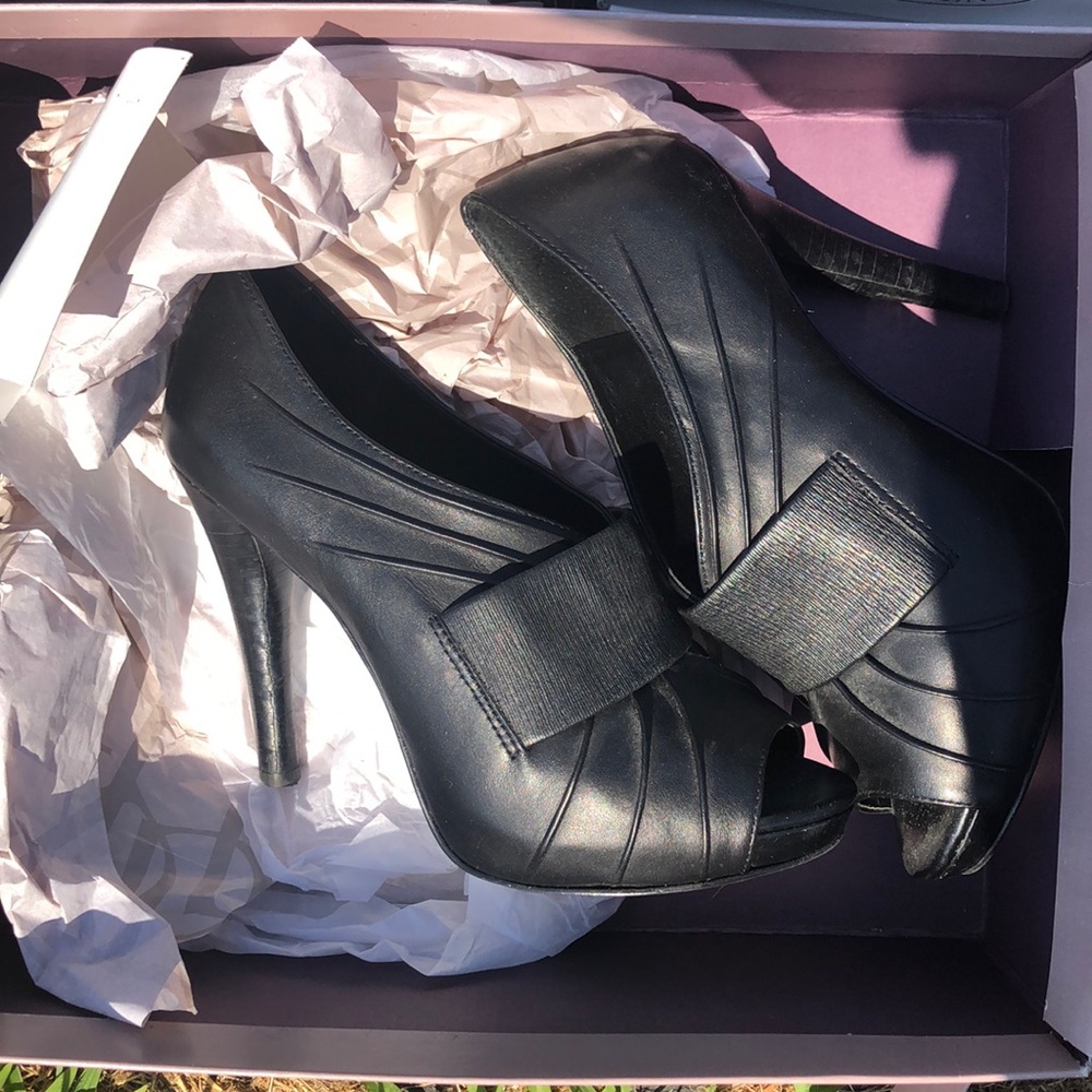 BCBG heels